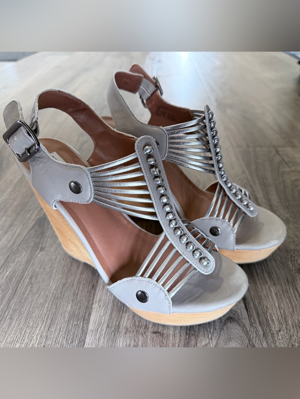 Steve Madden scrappy wood wedge sandals- size 7
